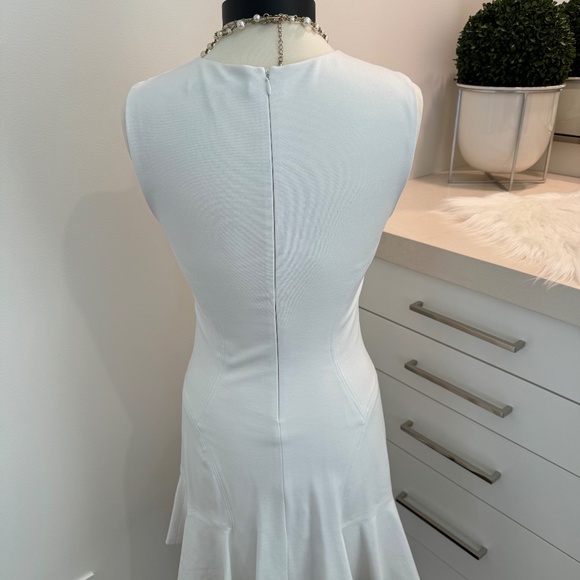 Diane Von Fürstenburg White Dress with Flounced Hem - Size 6 - Picture 3 of 7